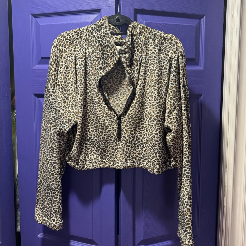 Cropped Cheetah Sweatshirt